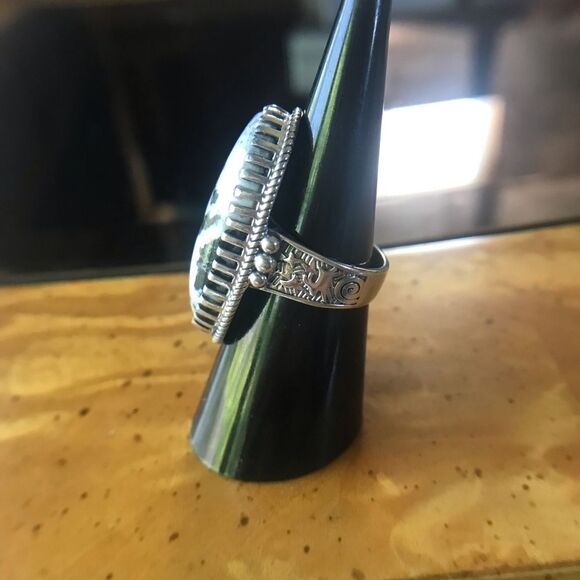 Natural White Buffalo Sterling Silver Cocktail Ring Size 6 - Picture 2 of 6